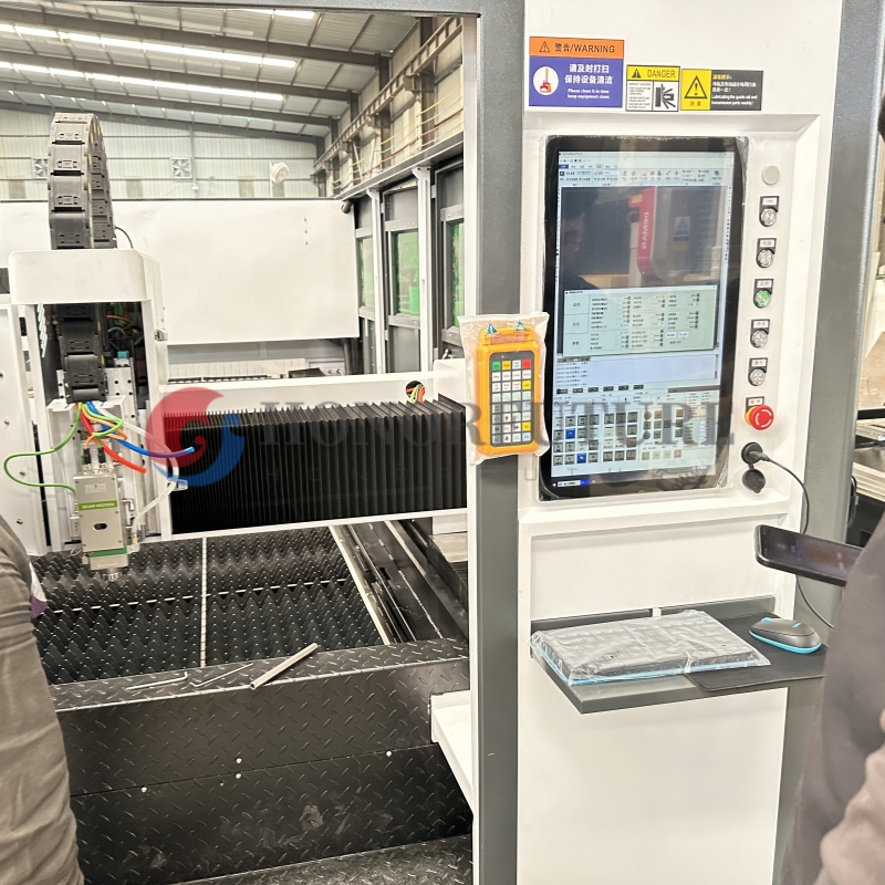 Full Enclosed Fiber Laser Cutting Machine